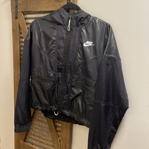 NIKE || crop jacket - Picture 4 of 9